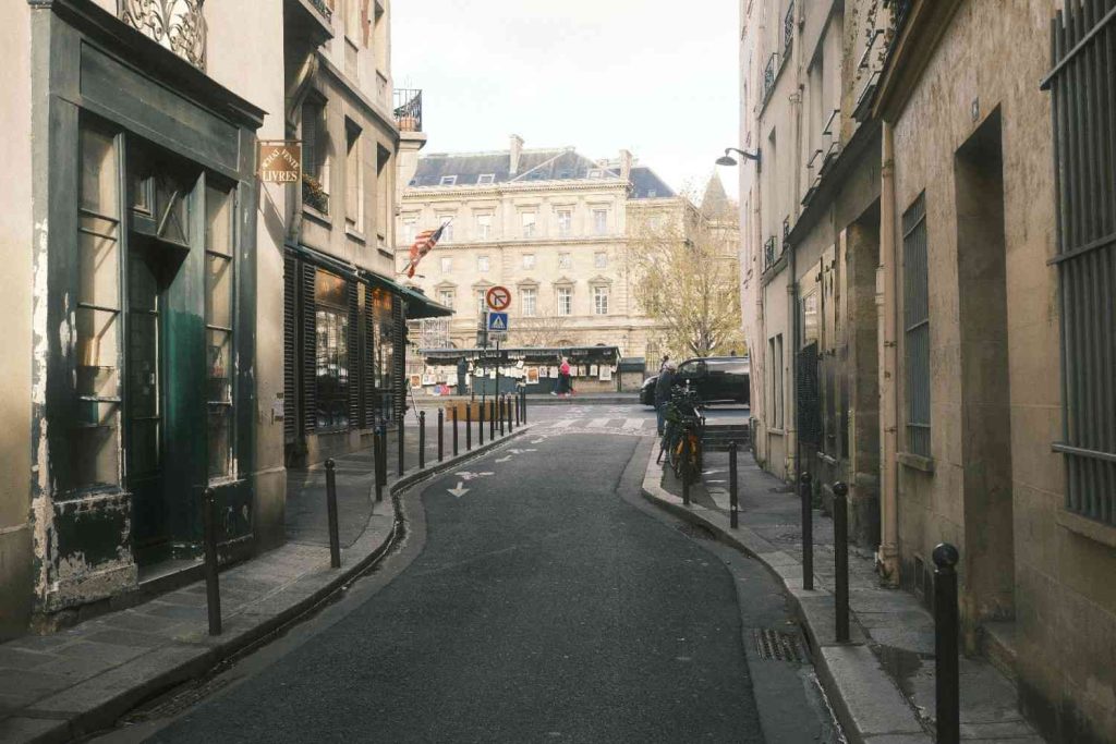 Old Paris Walking Tour: Self Guided Tour, Vintage Paris +